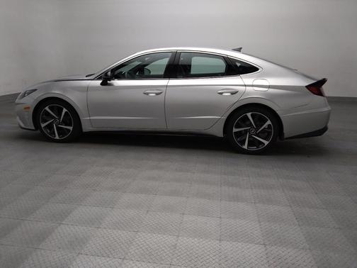 Shimmering Silver Pearl 2021 Hyundai SONATA SEL Plus