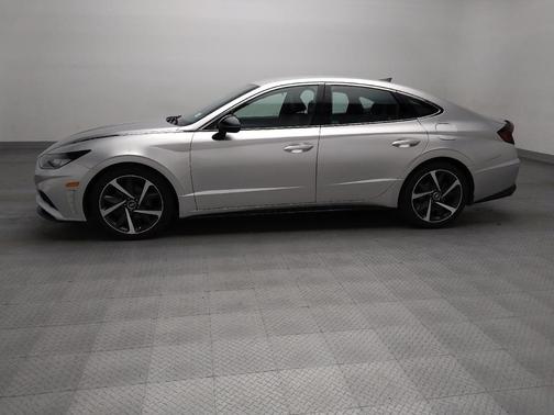 Shimmering Silver Pearl 2021 Hyundai SONATA SEL Plus