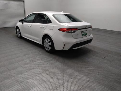 White 2021 Toyota Corolla LE