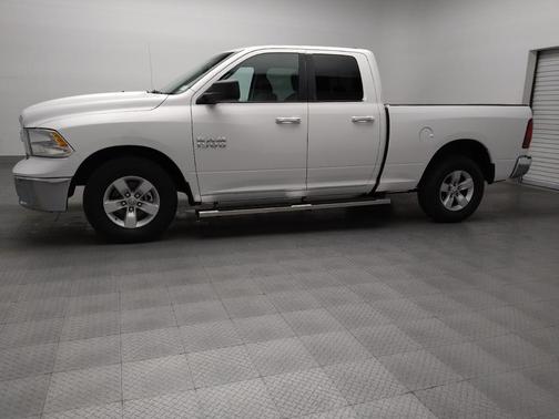 Bright White Clearcoat 2017 RAM 1500 SLT