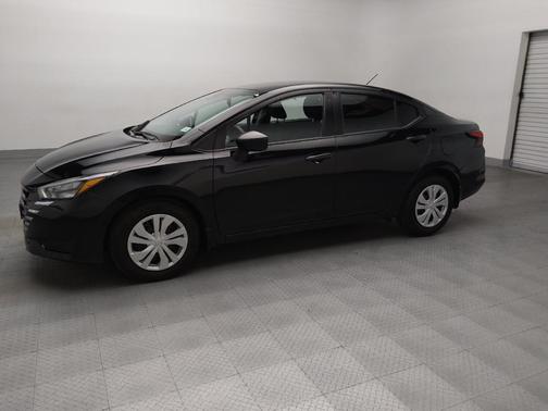 Super Black 2025 Nissan Versa 1.6 S