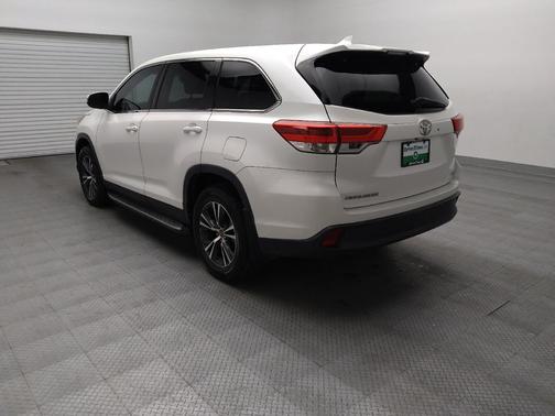Blizzard Pearl 2019 Toyota Highlander LE Plus