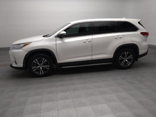 Blizzard Pearl 2019 Toyota Highlander LE Plus