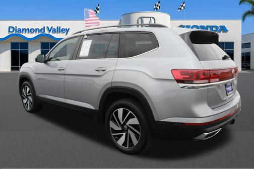 Silver Mist Metallic 2024 Volkswagen Atlas 2.0T SE w/Technology 4MOTION