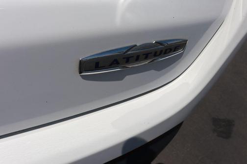Bright White Clearcoat 2022 Jeep Compass Latitude