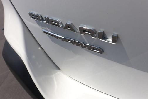 Crystal White Pearl 2024 Subaru Outback Limited XT