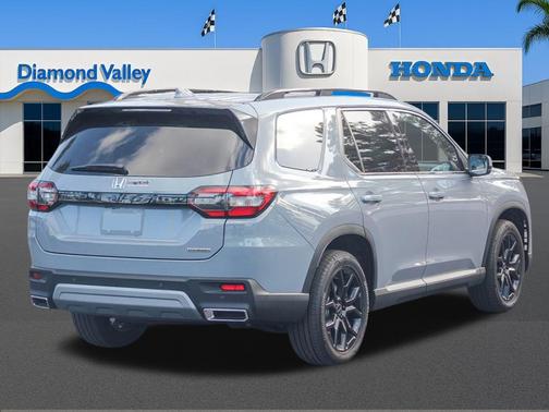 2025 Honda Pilot Touring 8-Passenger