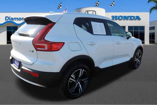 2024 Volvo XC40 B5 Core