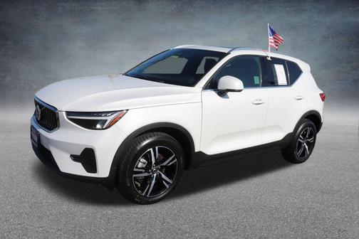 2024 Volvo XC40 B5 Core