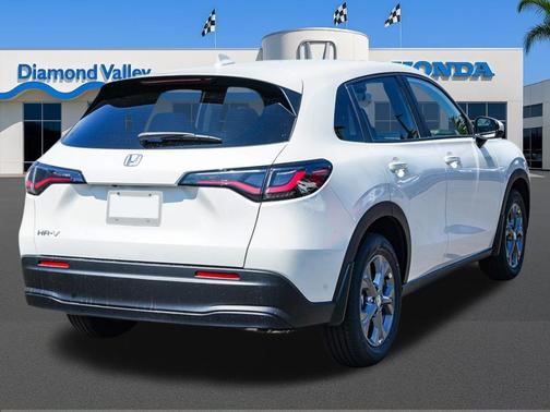 Platinum White Pearl 2027 Honda HR-V LX