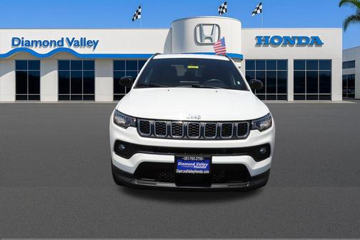 Bright White Clearcoat 2024 Jeep Compass Latitude