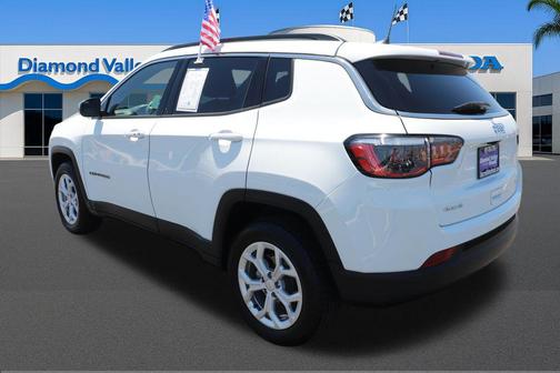 Bright White Clearcoat 2024 Jeep Compass Latitude