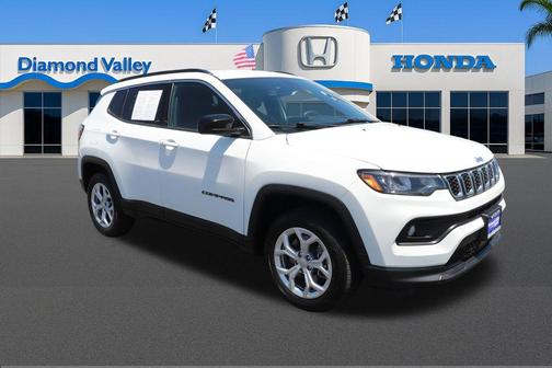 Bright White Clearcoat 2024 Jeep Compass Latitude