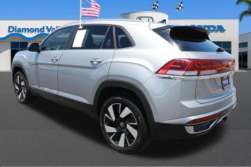 Silver Mist Metallic 2025 Volkswagen Atlas Cross Sport 2.0T SE w/Technology