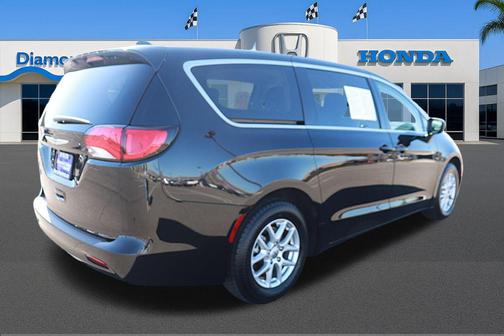 2024 Chrysler Voyager LX