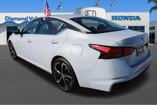 2023 Nissan Altima SR FWD