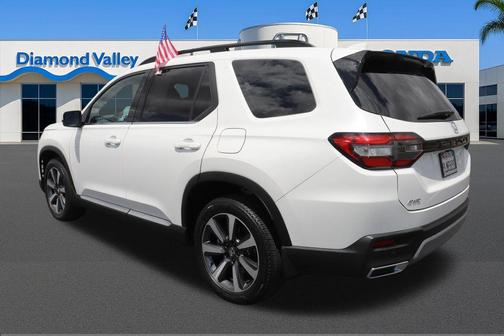 Platinum White 2024 Honda Pilot Touring 8-Passenger