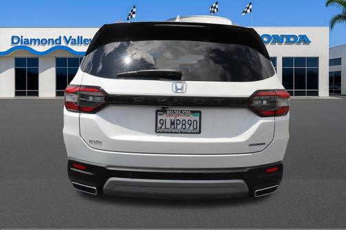 Platinum White 2024 Honda Pilot Touring 8-Passenger