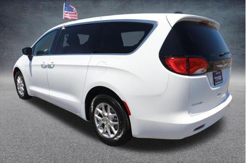 2024 Chrysler Voyager LX