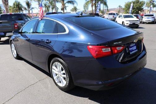 Photo 4 of 22 of 2018 Chevrolet Malibu LT