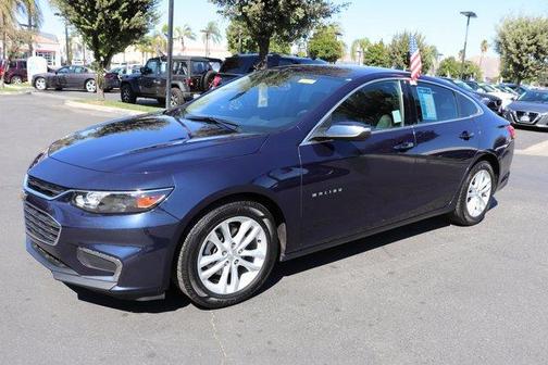Photo 3 of 22 of 2018 Chevrolet Malibu LT