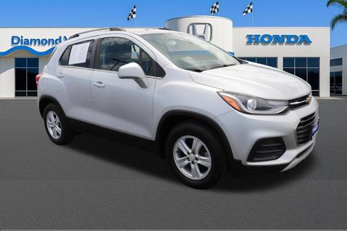 Silver Ice Metallic 2020 Chevrolet Trax LT