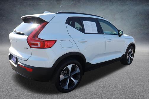 2024 Volvo XC40 B5 Core
