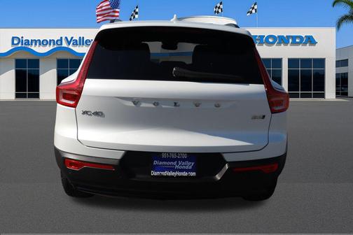 2024 Volvo XC40 B5 Core