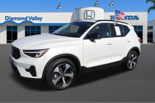2024 Volvo XC40 B5 Core