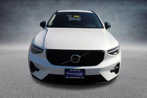 2024 Volvo XC40 B5 Core