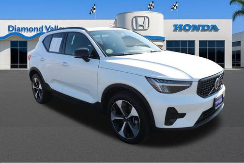 2024 Volvo XC40 B5 Core