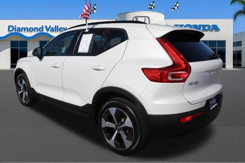 2024 Volvo XC40 B5 Core