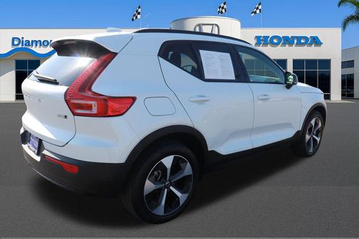 2024 Volvo XC40 B5 Core