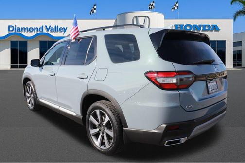 2023 Honda Pilot Touring 8-Passenger