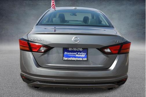 2022 Nissan Altima SR FWD