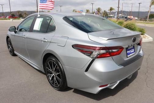 2022 Toyota Camry SE