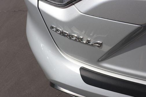 Classic Silver Metallic 2021 Toyota Corolla SE