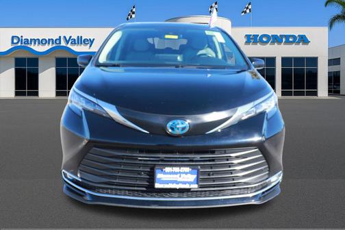 2023 Toyota Sienna XLE