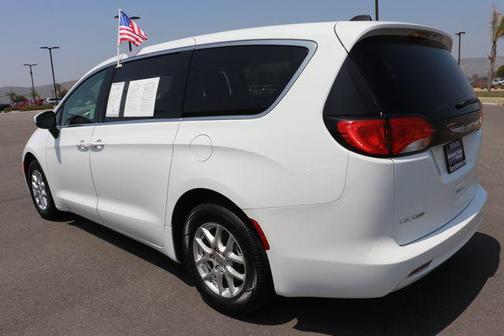 2023 Chrysler Voyager LX