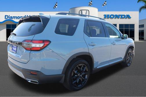 2025 Honda Pilot Touring 8-Passenger