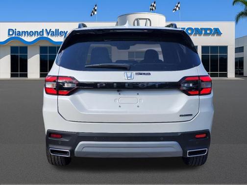 2025 Honda Pilot Touring 8-Passenger