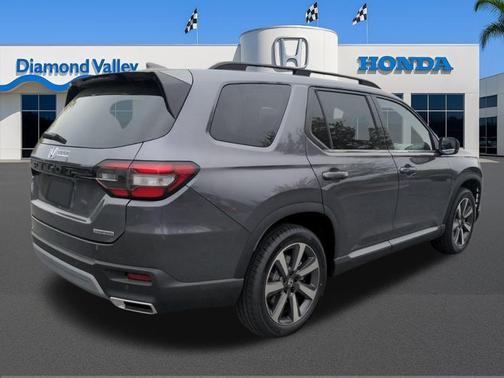 2025 Honda Pilot Touring 8-Passenger