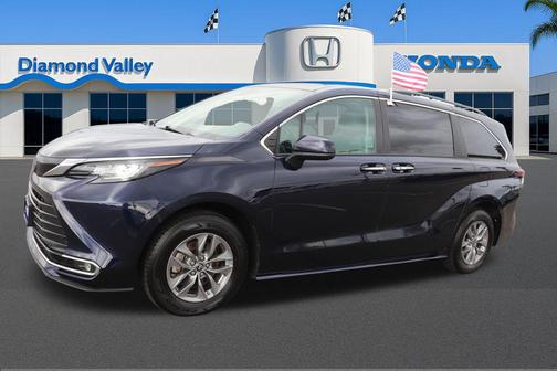 2023 Toyota Sienna XLE