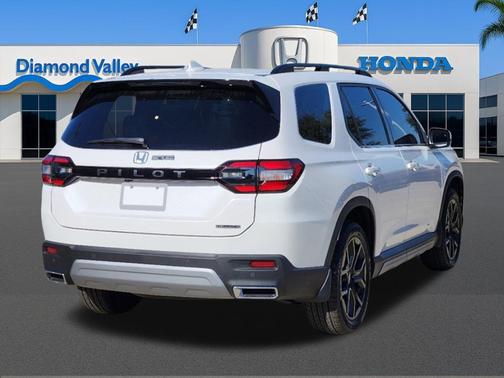 2025 Honda Pilot Touring 8-Passenger