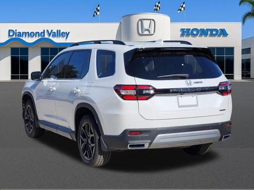 2025 Honda Pilot Touring 8-Passenger