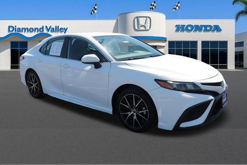 Super White 2021 Toyota Camry SE