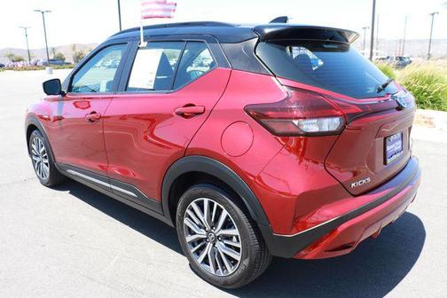 2021 Nissan Kicks SR