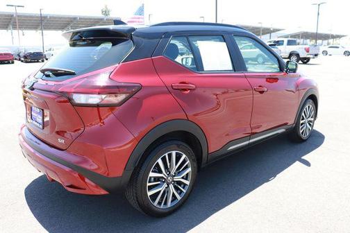 2021 Nissan Kicks SR