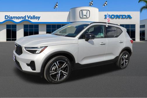 2024 Volvo XC40 B5 Core