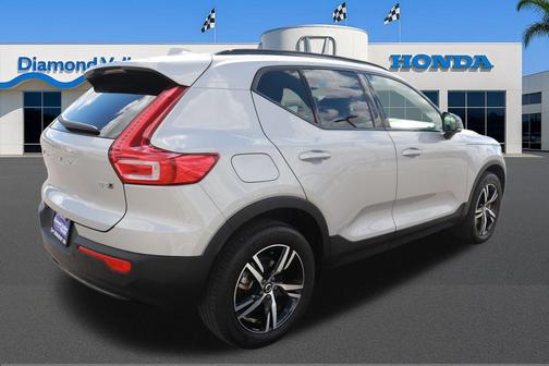 2024 Volvo XC40 B5 Core